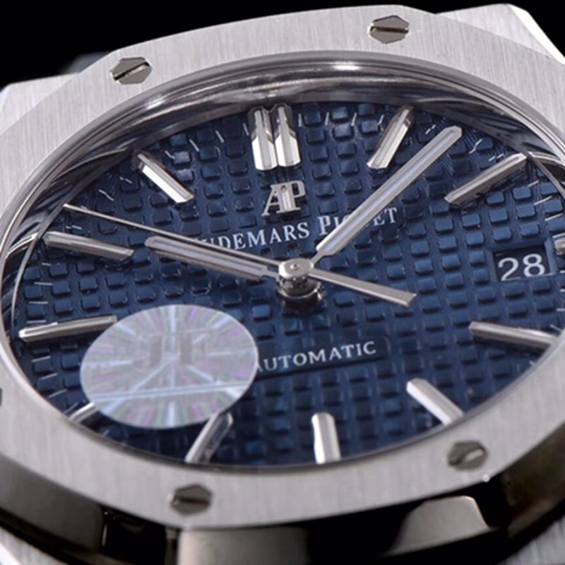 top-tier watch Audemars Piguet men's blue dial mechanical steel bracelet watch detail shots