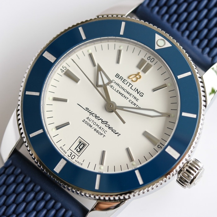 top-tier watch Breitling men's white dial super ocean culture series mechanical watch front view