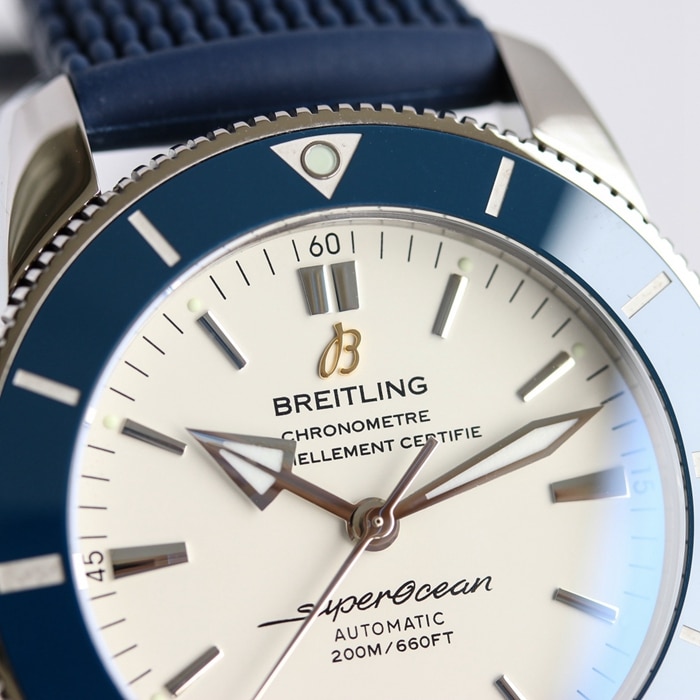 top-tier watch Breitling men's white dial super ocean culture series mechanical watch detail shots