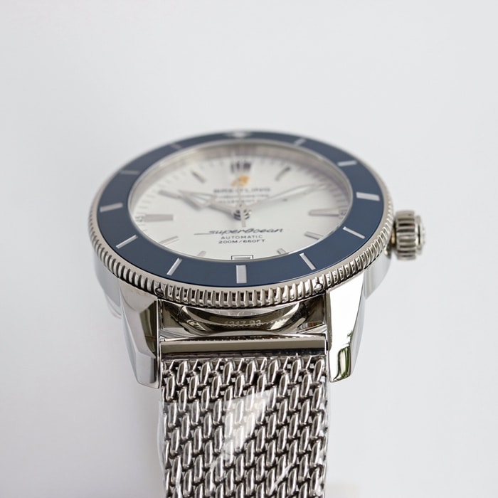 top-tier watch Breitling men's white dial mechanical watch detail shots