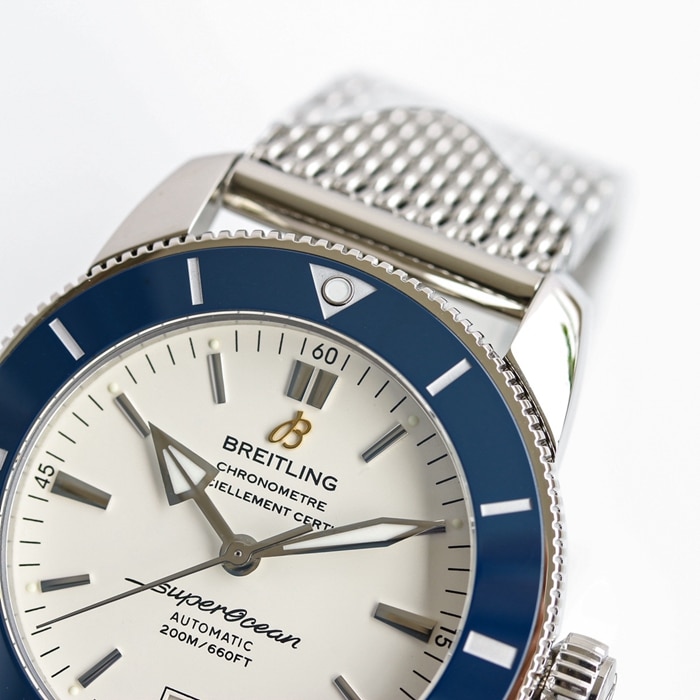 top-tier watch Breitling men's white dial mechanical watch detail shots
