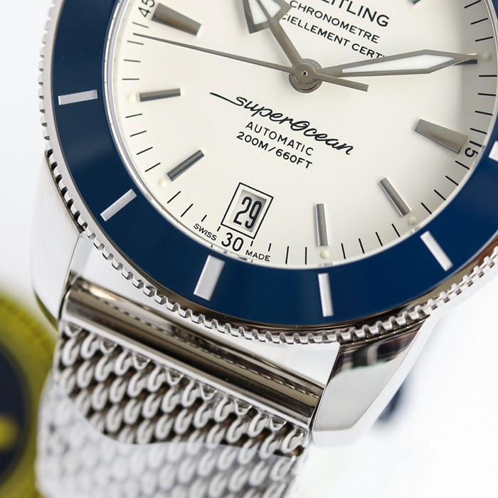 top-tier watch Breitling men's white dial mechanical watch detail shots