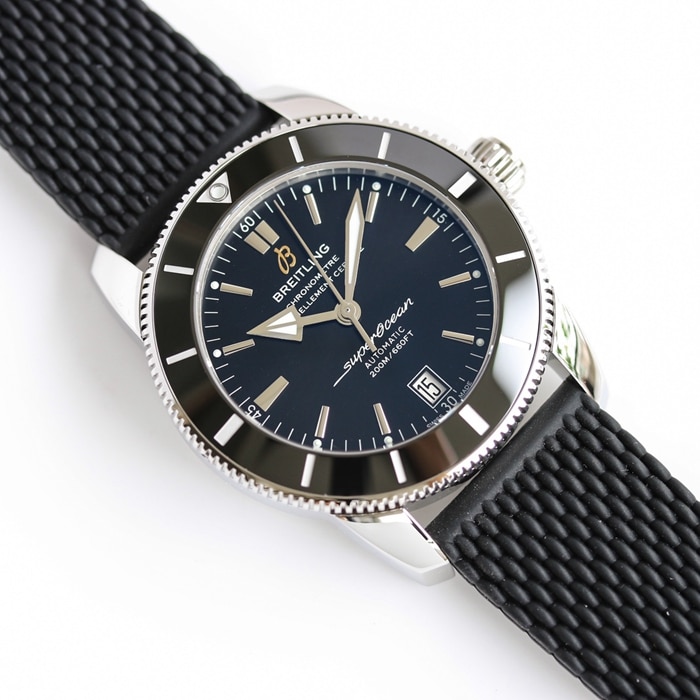 top-tier watch Breitling men's black dial super ocean culture series mechanical leather strap watch front view