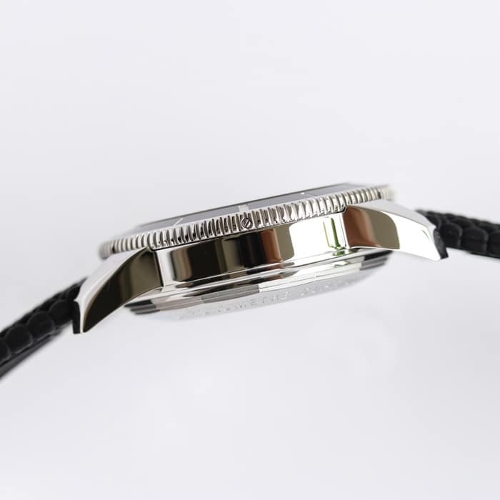 top-tier watch Breitling men's black dial super ocean culture series mechanical leather strap watch side view