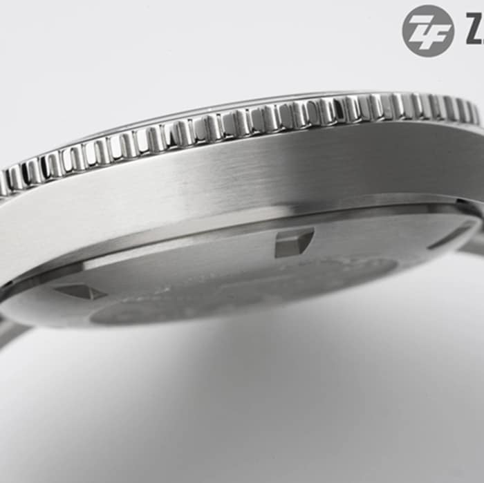 Top-tier watch Longines men's black dial Concas mechanical steel bracelet watch side view