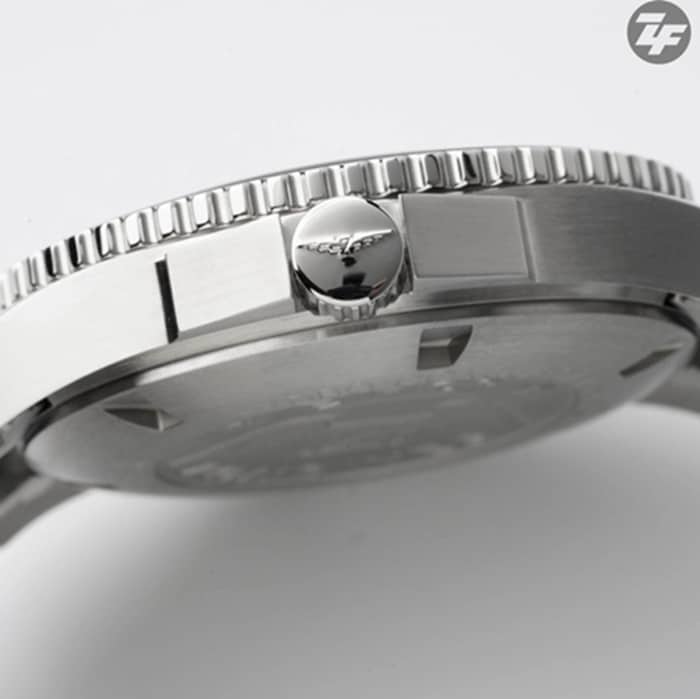 Top-tier watch Longines men's black dial Concas mechanical steel bracelet watch side view
