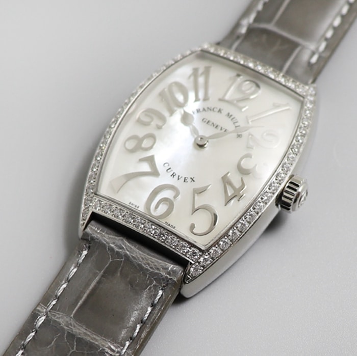 Top-tier watch Frank Muller women's white dial barrel type quartzleather strap watch front view
