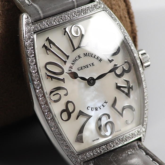 Top-tier watch Frank Muller women's white dial barrel type quartzleather strap watch front view