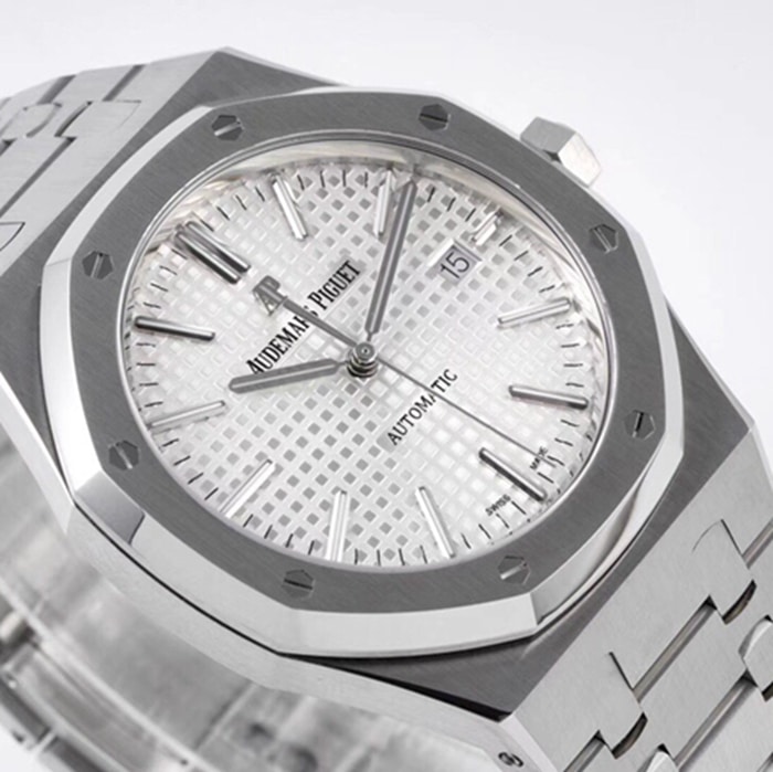 top-tier watch Audemars Piguet men's white dial Royal Oak series mechanical steel bracelet watch front view