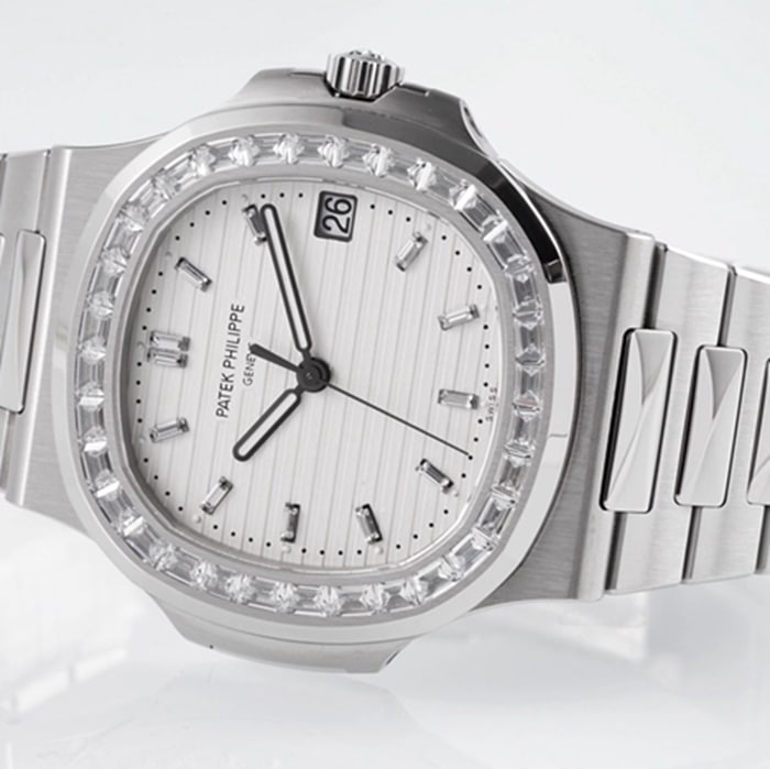 top-tier watch Patek Philippe men's white dialsteel bracelet watch front view
