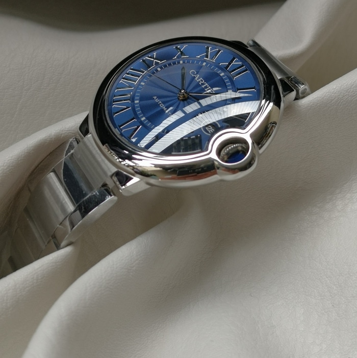 top-tier watch Cartier men's blue dial blue balloon series steel bracelet watch side view