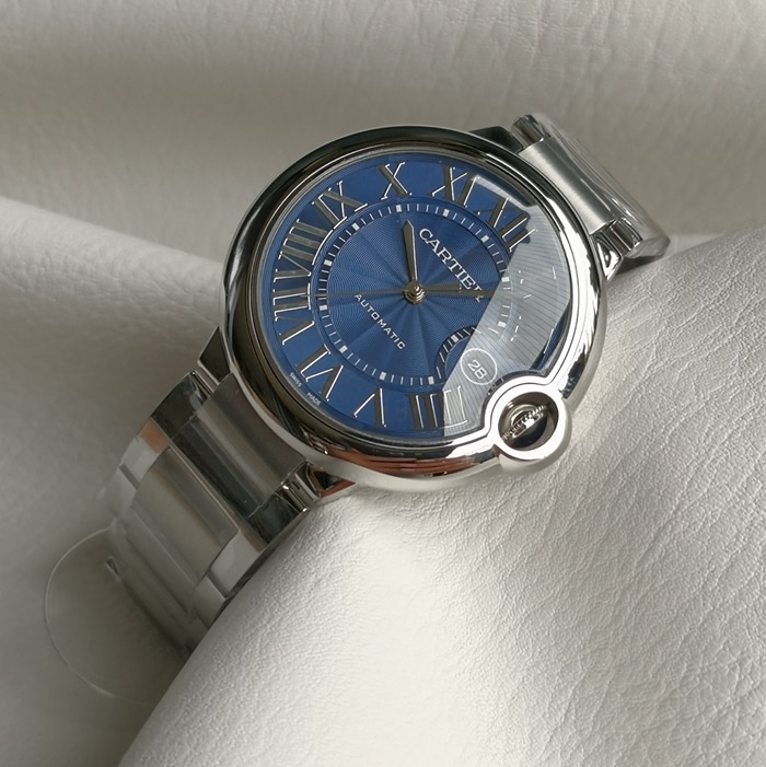 top-tier watch Cartier men's blue dial blue balloon series steel bracelet watch front view