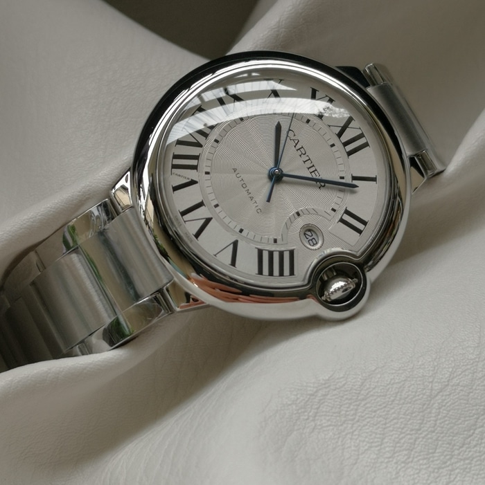 top-tier watch Cartier men's white dial blue balloon series steel bracelet watch front view