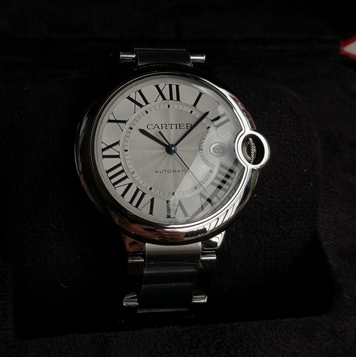 top-tier watch Cartier men's white dial blue balloon series steel bracelet watch front view