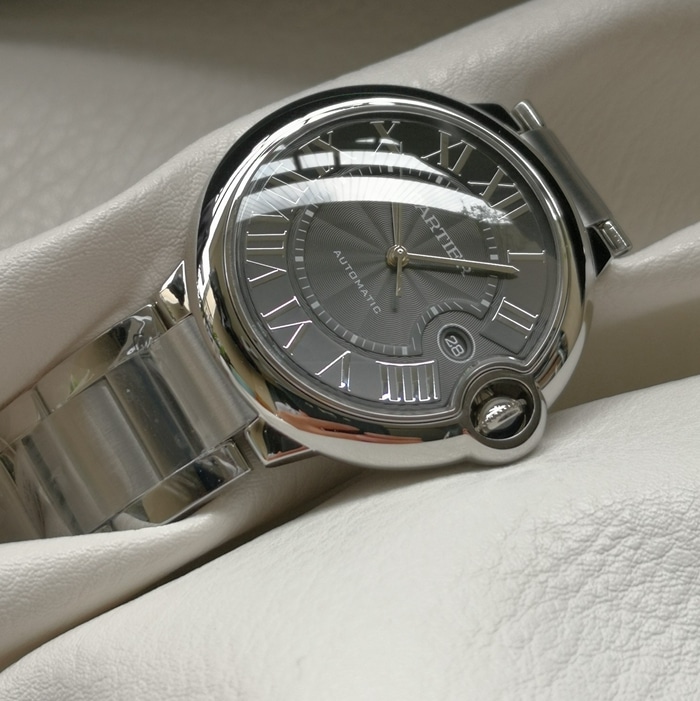 top-tier watch Cartier men's blue dial blue balloon series steel bracelet watch front view