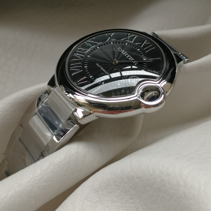 top-tier watch Cartier men's blue dial blue balloon series steel bracelet watch side view