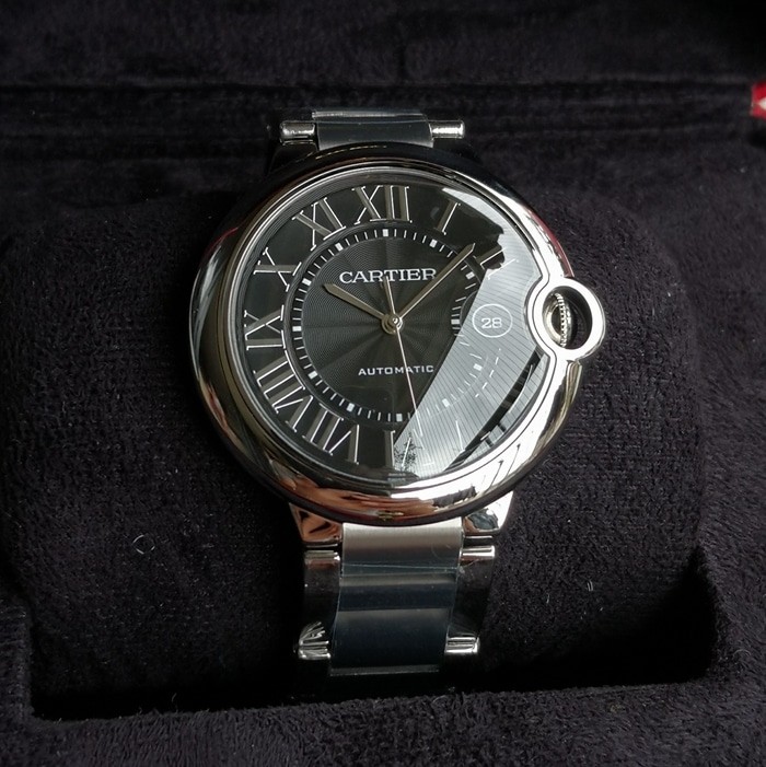 top-tier watch Cartier men's blue dial blue balloon series steel bracelet watch side view