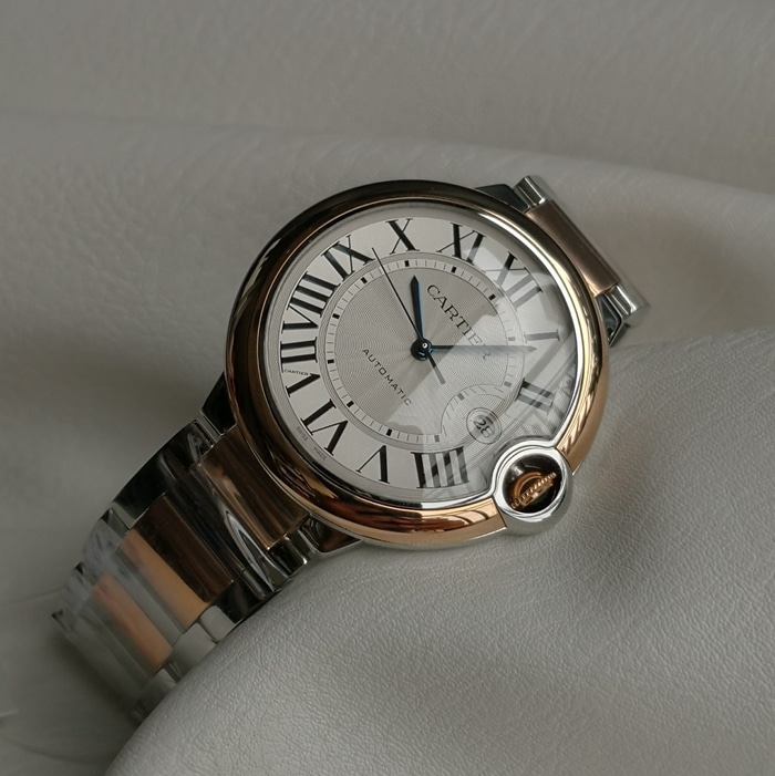 top-tier watch Cartier men's white dial blue balloon series steel bracelet watch front view