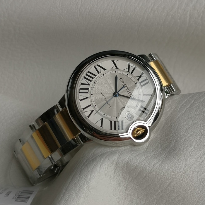 top-tier watch Cartier men's white dial blue balloon series steel bracelet watch front view