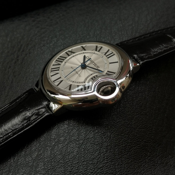 top-tier watch Cartier men's white dial blue balloon series leather strap watch side view