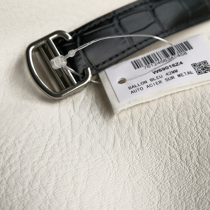 top-tier watch Cartier men's white dial blue balloon series leather strap watch clasp picture