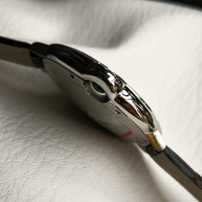 top-tier watch Cartier men's white dial blue balloon series leather strap watch side view