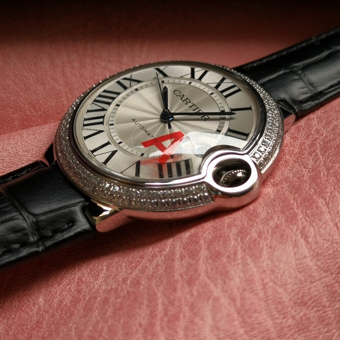 top-tier watch Cartier men's white dial blue balloon series mechanical leather strap watch side view