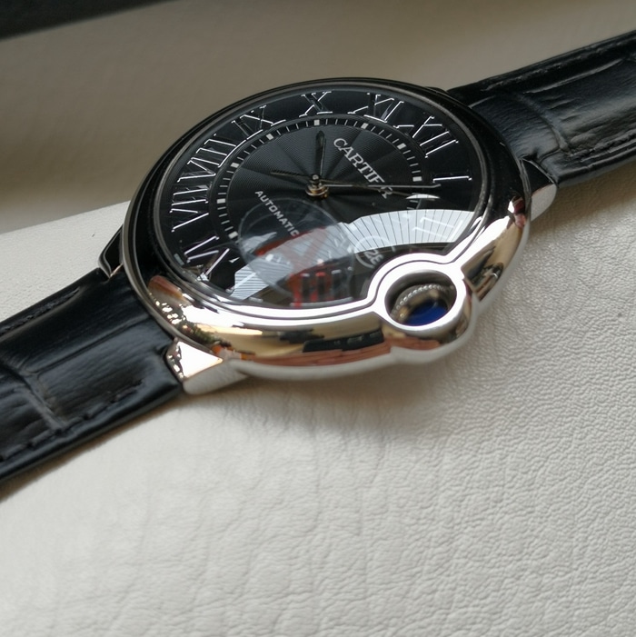 top-tier watch Cartier men's black dial blue balloon series mechanical leather strap watch side view