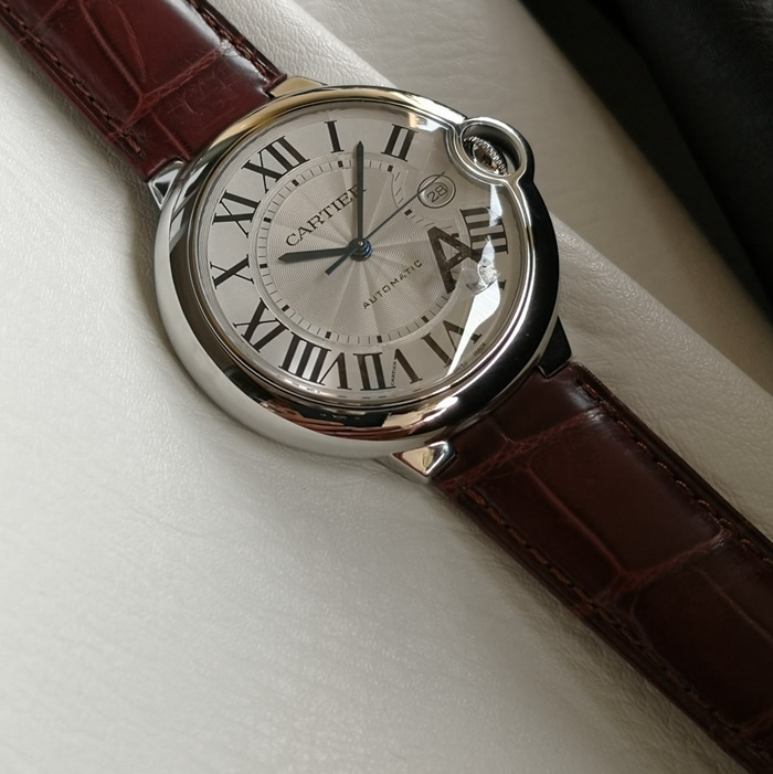top-tier watch Cartier men's white dial blue balloon series leather strap watch front view