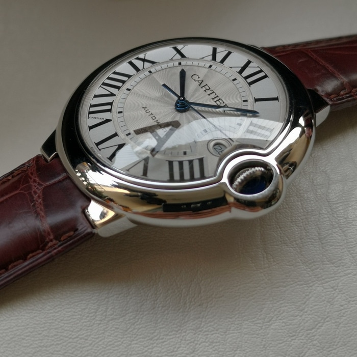 top-tier watch Cartier men's white dial blue balloon series leather strap watch side view