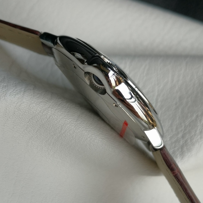 top-tier watch Cartier men's white dial blue balloon series leather strap watch side view