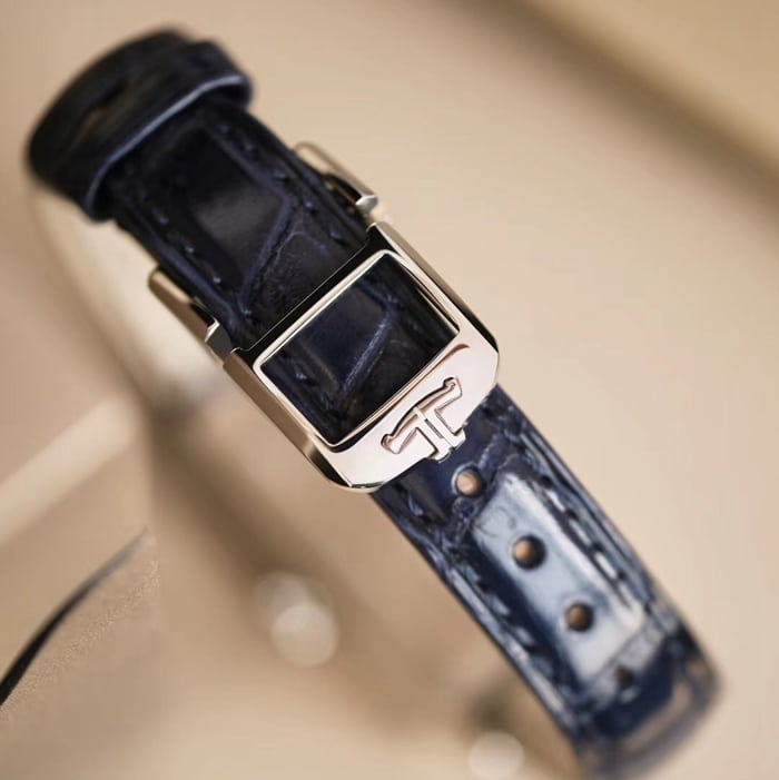 Top Jaeger-LeCoultre women's white dial Reverso series leather strap watch buckle photo
