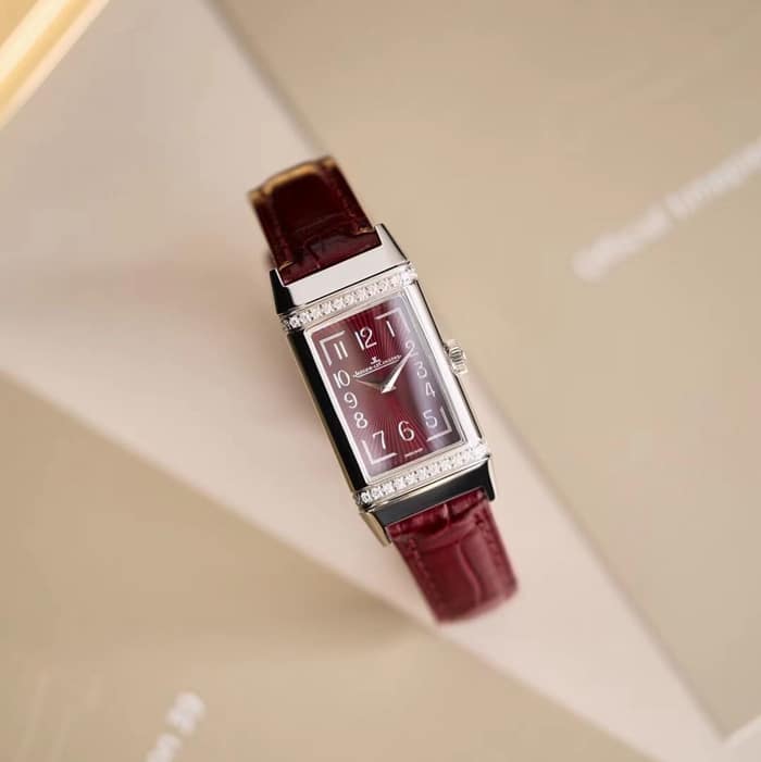 top-tier watch Jaeger-LeCoultre women's red plate flip series leather strap watch front view