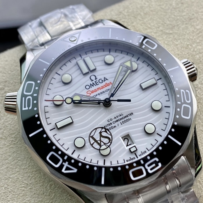 top-tier watch Omega men's white dialSeamaster series steel bracelet watch front view