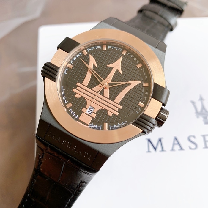 top-tier watch Maserati men's black dialquartzleather strap watch front view