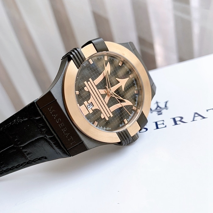 top-tier watch Maserati men's black dialquartzleather strap watch front view