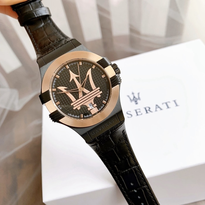 top-tier watch Maserati men's black dialquartzleather strap watch front view