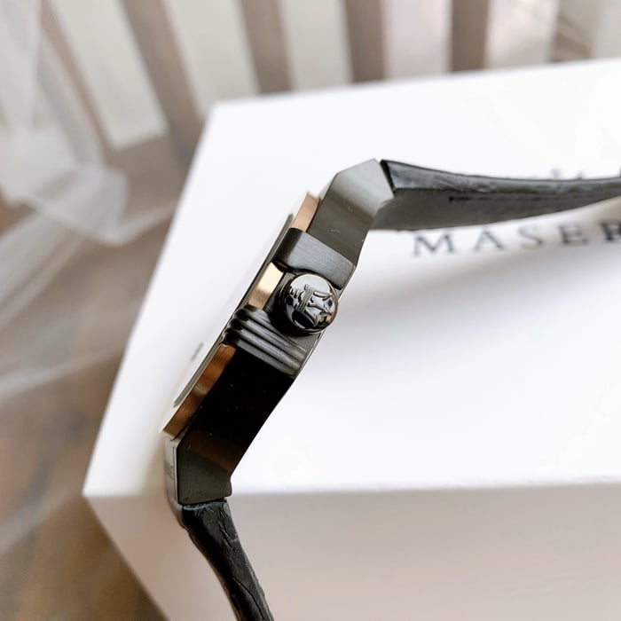 top-tier watch Maserati men's black dialquartzleather strap watch side view