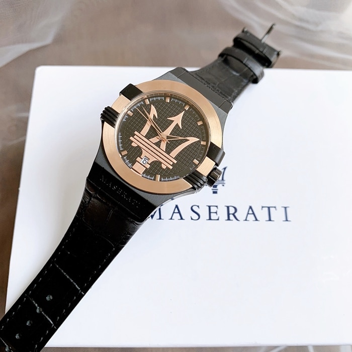 top-tier watch Maserati men's black dialquartzleather strap watch front view