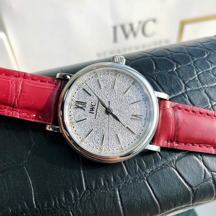 top-tier watch IWC women's white dial Portofino automatic movementleather strap watch front view