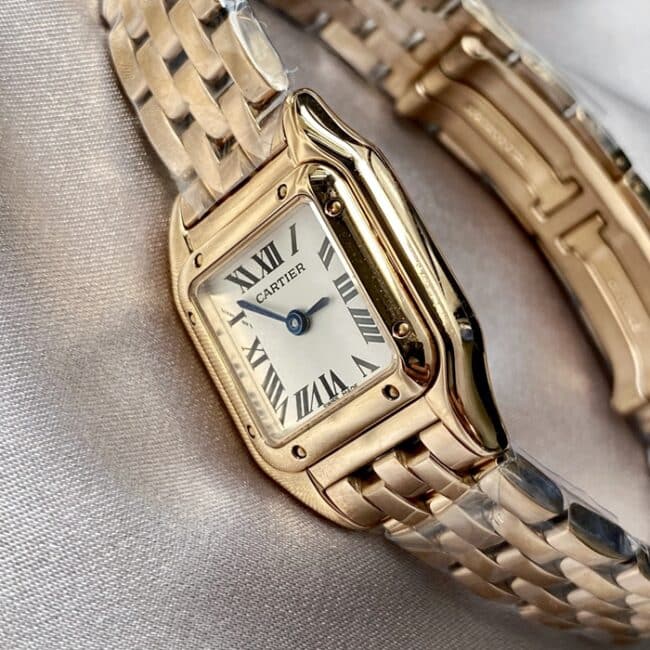 top-tier watch Cartier women's white dial gold steel bracelet cheetah series watch front view