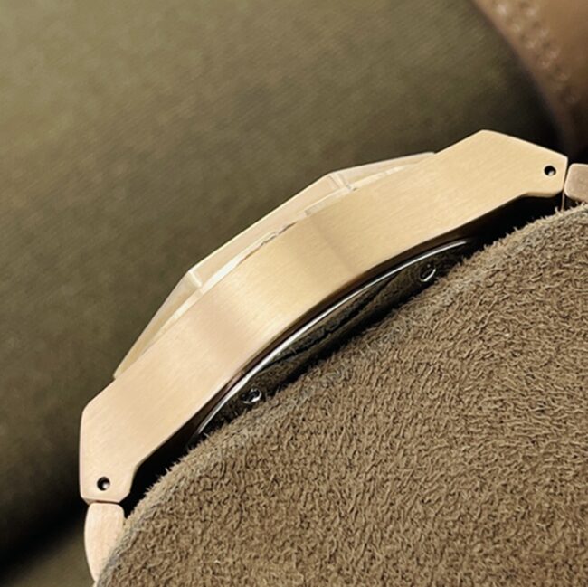 top-tier watch Girard-Perregaux men's white dial gold belt laurel series tourbillon watch side view