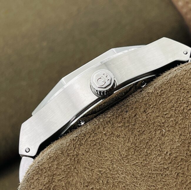 top-tier watch Girard-Perregaux men's white dialsteel bracelet Laurel series tourbillon mechanical watch side view