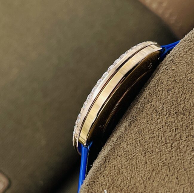 Top-tier watch Countess blue dial blue belt time series leather strap watch side view