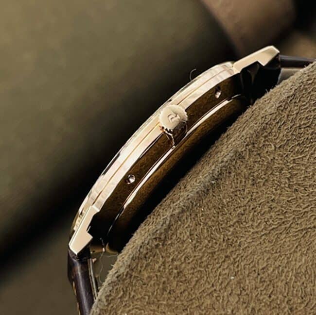 Top-tier watch Piaget men's white dial brown belt dragon and phoenix series watch side view