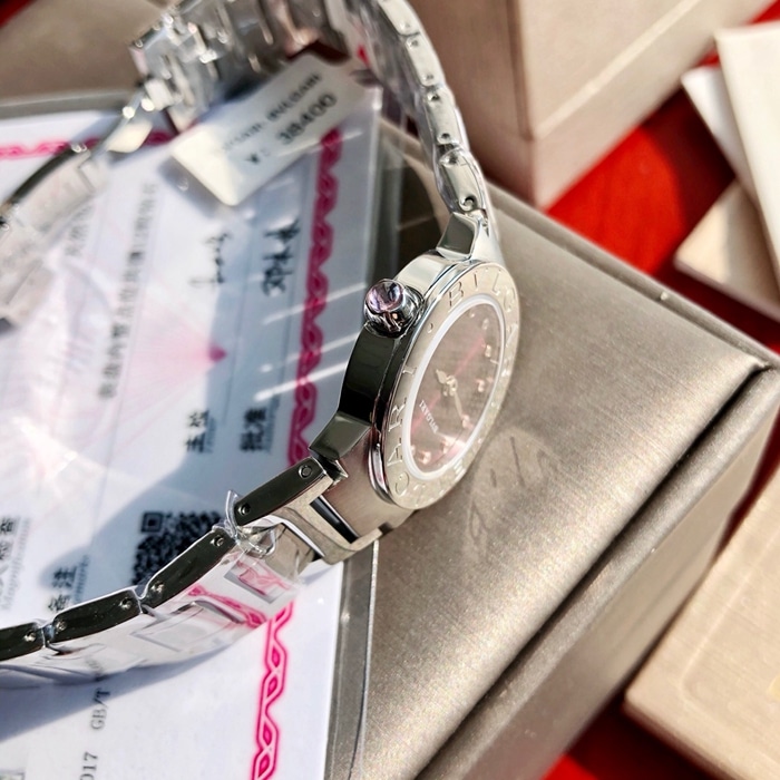 top-tier watch Bvlgari women's red dial steel braceletquartz watch side view
