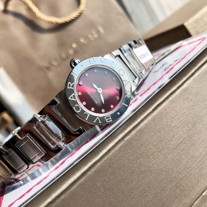 top-tier watch Bvlgari women's red plate steel braceletquartz watch front view