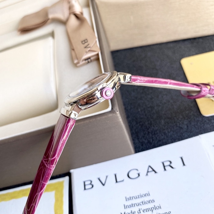 top-tier watch Bvlgari women's red plate and red strap LVCEA series quartz watch side view