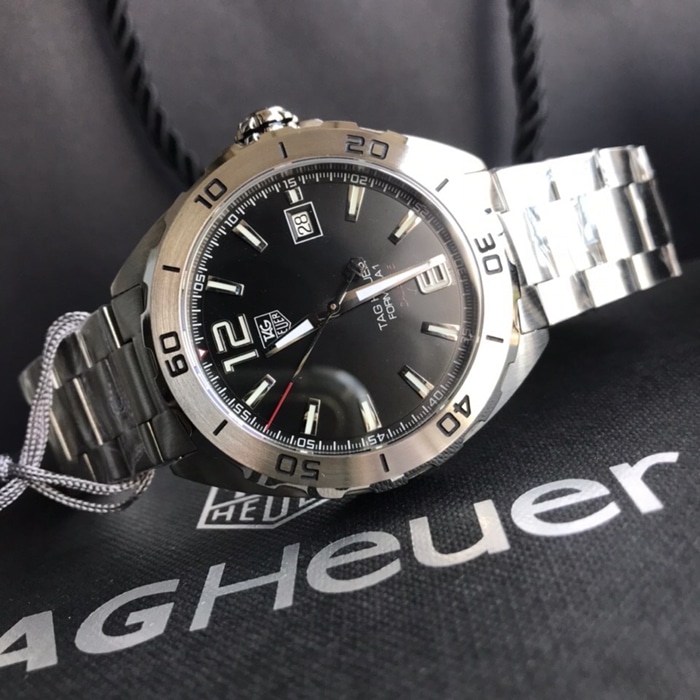 top-tier watch TAG Heuer men's black dialsteel braceletF1 series mechanical watch front view