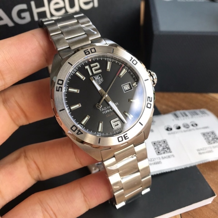 top-tier watch TAG Heuer men's black dialsteel braceletF1 series mechanical watch front view